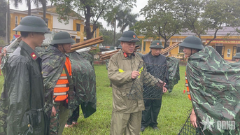 Bộ Chỉ huy Quân sự thành phố Huế kiểm tra công tác ứng phó với bão số 13