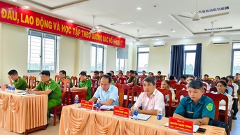 Công an xã Cát Tiên lắng nghe ý kiến Nhân dân