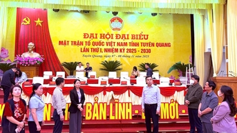 Đồng chí Phó Bí thư Tỉnh ủy, Chủ tịch Ủy ban MTTQ tỉnh Ma Thế Hồng kiểm tra công tác tổ chức Đại hội đại biểu MTTQ Việt Nam tỉnh