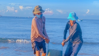 Vào mùa ruốc xứ Duồng