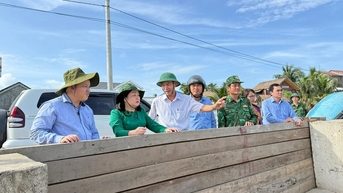 Khẩn trương ứng phó với bão số 13