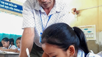 Thầy giáo Trịnh Bá Ngọc hết lòng gieo yêu thương