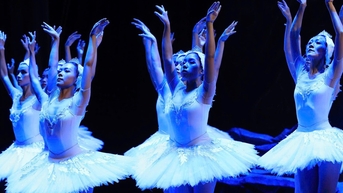 Ballet 'Hồ thiên nga' tái diễn sau 2 đêm "cháy vé"