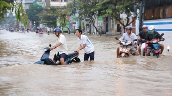 Triều cường ở Cần Thơ cao kỷ lục, nhiều tuyến đường cao ráo vẫn bị ngập