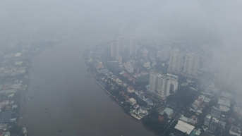 Sáng nay TP.HCM sương mù mờ mịt