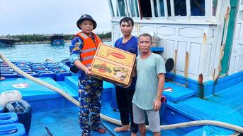 Các trung tâm dịch vụ hậu cần-kỹ thuật tại Trường Sa giúp ngư dân tránh bão