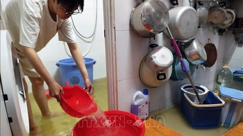 Triều cường vượt mức báo động III, gây ngập diện rộng tại Vĩnh Long