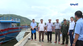 Khẩn cấp kêu gọi tàu thuyền tìm nơi tránh bão số 13