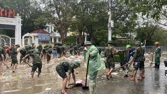 500 cán bộ, chiến sĩ Sư đoàn 968 hỗ trợ Nhân dân TP. Huế khắc phục hậu quả thiên tai