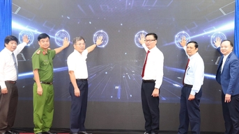 Mít tinh hưởng ứng ngày Pháp luật Việt Nam