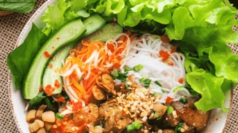 Bún thịt nướng Hà Nội: Cẩm nang 10 quán ngon cho du khách