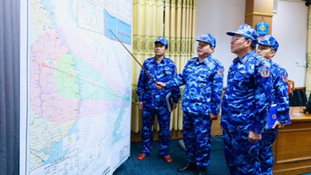 Cảnh sát biển sẵn sàng ứng phó với diễn biến phức tạp của cơn bão số 13