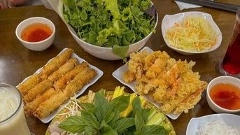 Chủ quán chê khách lấy 1.000 đồng: Tiền của mình, có gì mà không thoáng?