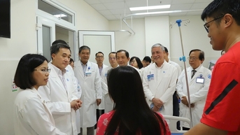 Bé gái của sản phụ Singapore được thông tim bào thai tại Việt Nam chào đời khỏe mạnh