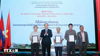 Củng cố, phát triển tình hữu nghị truyền thống giữa nhân dân Việt Nam-Campuchia