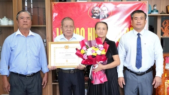 Lâm Đồng trao tặng Huy hiệu Đảng đợt 7/11 cho 668 đảng viên