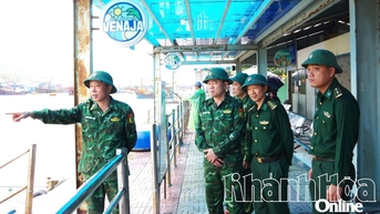 Kiên quyết không để người dân nào trên các lồng bè khi bão số 13 đổ bộ