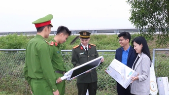 Tuổi trẻ công an phối hợp trao tặng công trình 'Ánh sáng an ninh' tại xã Kiến Thuỵ