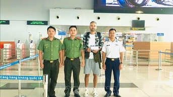 An Giang cứu nạn và hỗ trợ công dân Ukraine trở về quê hương an toàn