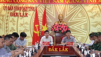 Phó Thủ tướng Trần Hồng Hà họp Sở Chỉ huy tiền phương triển khai ứng phó khẩn cấp bão số 13