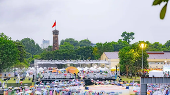 Hàng nghìn khán giả đón bình minh cùng 5AM Concert