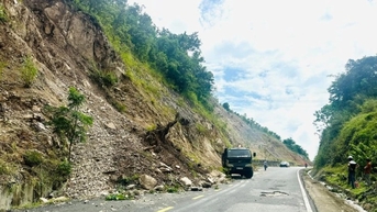 Cảnh báo nguy cơ sạt lở tại đèo ToNa do ảnh hưởng bão số...