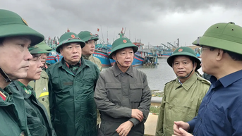Huy động tổng lực ứng phó với bão số 13