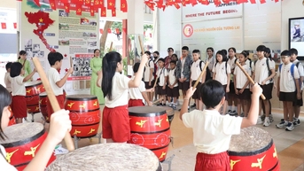 Trường tiểu học ở TP.HCM giao lưu quốc tế với các trường Singapore, Hàn Quốc