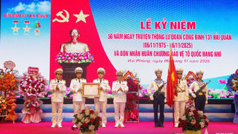 Lữ đoàn Công binh 131 Hải quân đón nhận Huân chương Bảo vệ Tổ quốc hạng Nhì