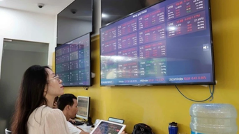 Thanh khoản thấp kỷ lục, VN-Index mất mốc 1.650 điểm