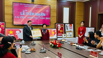 Bảo tàng Hồ Chí Minh tiếp nhận nhiều tài liệu, hiện vật quý