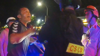 Cần Thơ: Khởi tố tài xế chống đối, không chấp hành đo nồng độ cồn