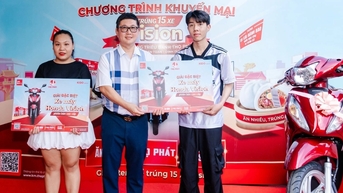 15 khách hàng trúng xe máy từ chương trình “Ăn bánh Thọ Phát, lăn bánh Vision”