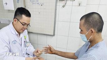Thành phố Hồ Chí Minh: 12 giờ phẫu thuật nối thành công hai bàn tay bị đứt lìa