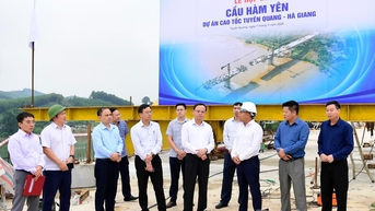 Phó Chủ tịch Thường trực UBND tỉnh Nguyễn Mạnh Tuấn kiểm tra tiến độ cao tốc Tuyên Quang - Hà Giang