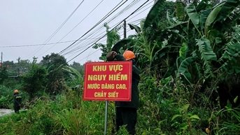 Xã Phú Xuân kích hoạt toàn bộ hệ thống ứng phó bão số 13 ở mức độ cao nhất