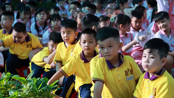 Nhiều trường ở TPHCM cho học sinh về sớm, hoãn ngoại khoá để tránh bão Kalmaegi