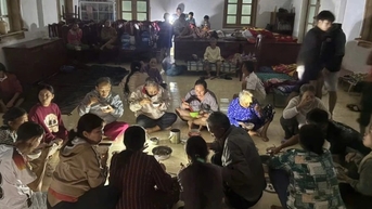 Tình người giữa bão lũ