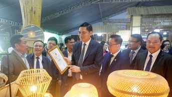 Khai mạc Hội chợ Kết nối cung cầu sản phẩm nông nghiệp tỉnh Nghệ An năm 2025