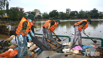 Vượt khó, bám địa bàn giúp dân