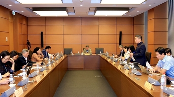 Ngày 7/11, Quốc hội tiếp tục thảo luận tại hội trường và ở tổ về các dự án luật