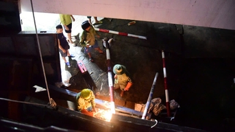 ទ្វារ​ទឹក​ជំនោរ​ចាស់​នៅ​ខណ្ឌ​១២ បាន​បាក់​អំឡុង​ពេល​ទឹក​ជំនន់​ខ្ពស់​បំផុត​ប្រចាំ​ឆ្នាំ។