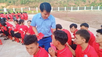 Thầy giáo vùng cao gieo khát vọng học tập cho học trò dân tộc thiểu số