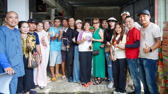 Kiều bào hướng về miền Trung