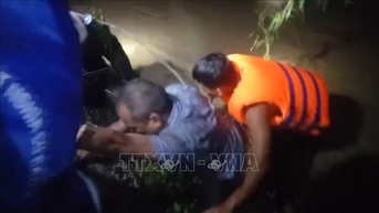 Đắk Lắk kịp thời ứng cứu 2 người bị nước lũ cuốn trôi