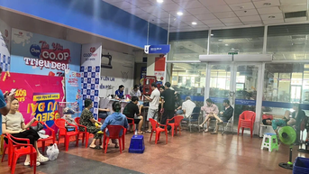 Siêu thị Co.opmart Quy Nhơn bố trí nơi sạc pin miễn phí cho người dân