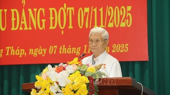 ពិធីប្រគល់ផ្លាកសញ្ញាគណបក្ស ដល់សមាជិកជាន់ខ្ពស់គណបក្ស