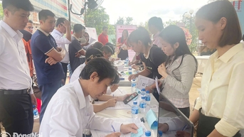 Hơn 330 người bốc thăm mua 168 căn nhà ở xã hội