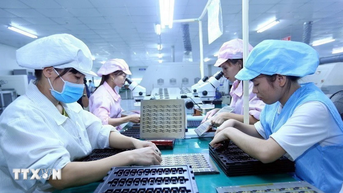 Đột phá thể chế để vượt qua điểm nghẽn và nâng cao năng lực cạnh tranh quốc gia