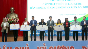 Petrolimex trao 600 bình lọc nước tặng người dân nghèo trên địa bàn tỉnh Nghệ An